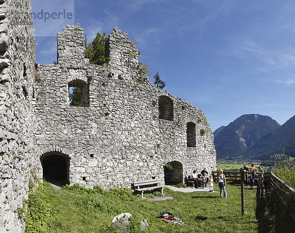 Burgruine Werdenfels bei Garmisch-Partenkirchen  Werdenfelser Land  Oberbayern  Bayern  Deutschland  Europa