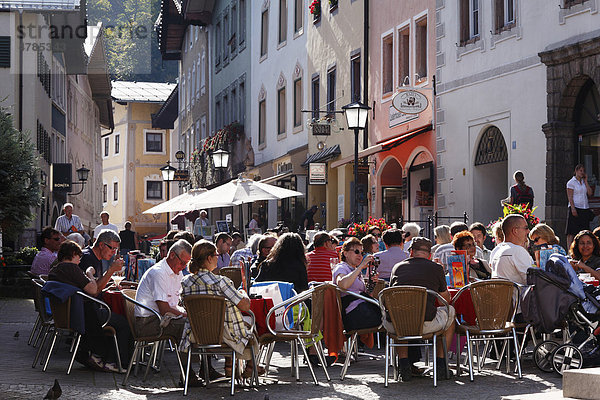 StraßencafÈ am Marktplatz  Berchtesgaden  Berchtesgadener Land  Oberbayern  Bayern  Deutschland  Europa