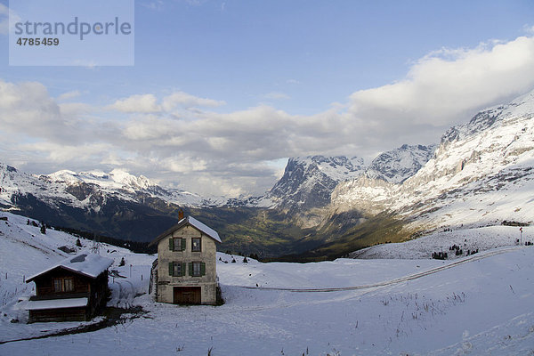 Kleine Scheidegg mit Blick nach Grindelwald  Grindelwald  Berner Oberland  Kanton Bern  Schweiz  Europa