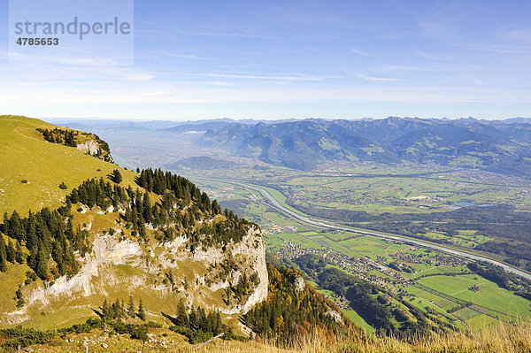 Blick vom Hohen Kasten über den Lienzer Spitz in das Rheintal  Kanton Appenzell-Innerrhoden  Schweiz  Europa