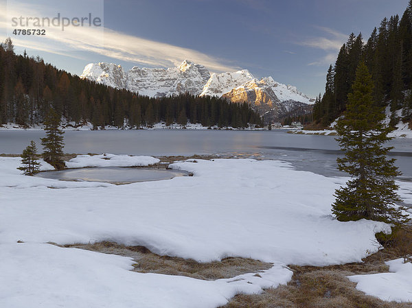 Misurina-See bei Sonnenaufgang  Belluno  Italien  Europa