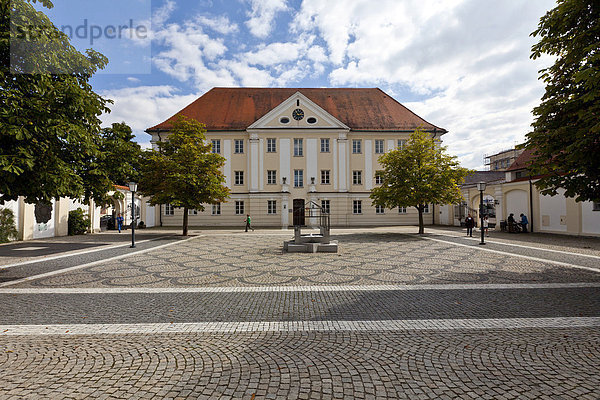 Dossenbergerhaus  ehemalige Vorderöstereichische Kaserne  Frauenplatz  Günzburg  Donauried  Schwaben  Bayern  Deutschland  Europa