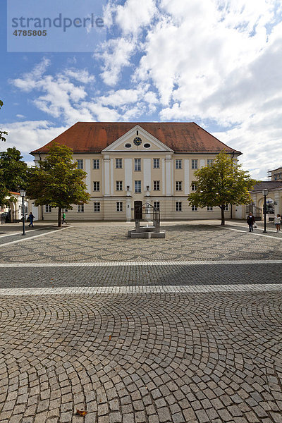 Dossenbergerhaus  ehemalige Vorderöstereichische Kaserne  Frauenplatz  Günzburg  Donauried  Schwaben  Bayern  Deutschland  Europa