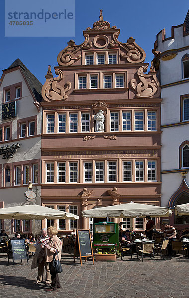 Das Rote Haus am Hauptmarkt  Trier  Rheinland-Pfalz  Deutschland  Europa