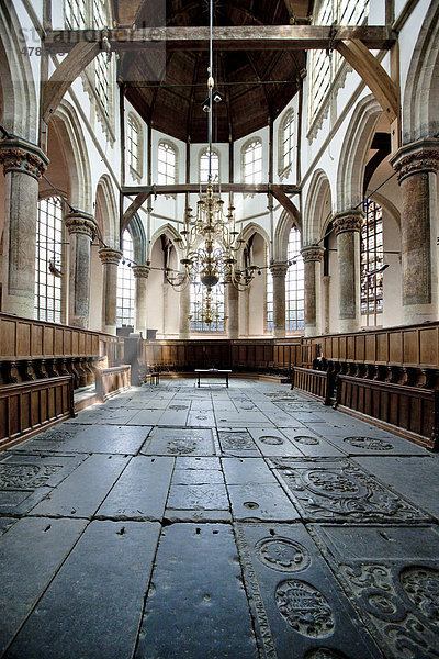 Innenraum der Oude Kerk  Alte Kirche  das älteste erhaltene Bauwerk in Amsterdam  am Oudekerksplein  Amsterdam  Holland  Niederlande  Europa