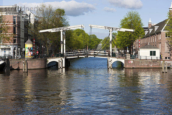 Die Walter Sueskind Brug  Zugbrücke  Herrengracht  Amsterdam  Holland  Niederlande  Europa
