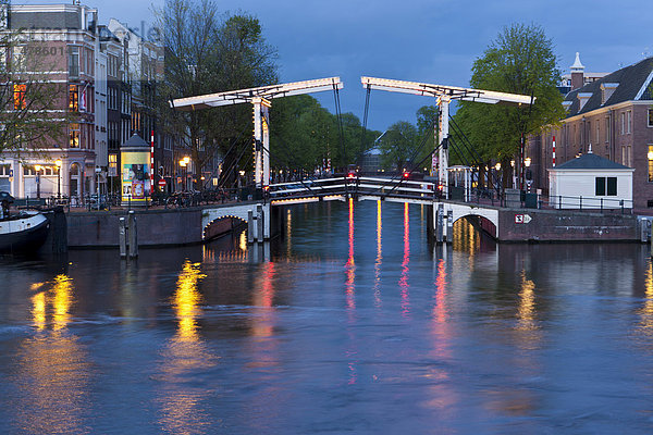 Die Walter Sueskind Brug  Zugbrücke  Herengracht  Amsterdam  Holland  Niederlande  Europa