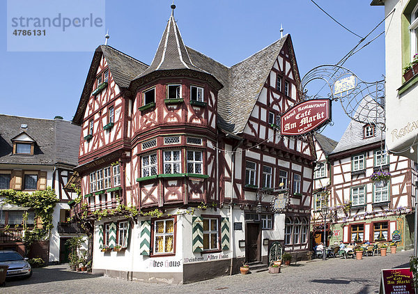 Blick auf das Alte Haus in der Altstadt von Bacharach  Unesco-Welterbe  Oberes Mittelrheintal  Rheinland Pfalz  Deutschland  Europa