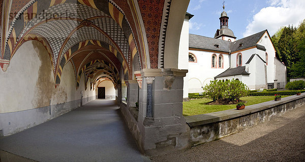 Die Abtei Sayn mit Kreuzgang  Sayn  Koblenz  Rheinland-Pfalz  Deutschland  Europa