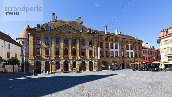 Mittelalterliche Altstadt  Rathaus  Pestalozzi-Platz  Yverdon-les-Bains  Lac Du Neuch‚tel  Neuenburger See  Waadtländer Mittelland  Schweiz  Europa