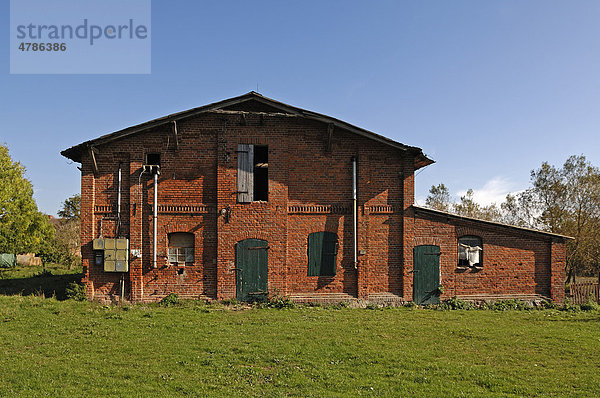 Mit Backsteinen gemauerter Schweinestall auf einem Gutshof von 1923  Gut Othenstorf  Othenstorf  Mecklenburg-Vorpommern  Deutschland  Europa