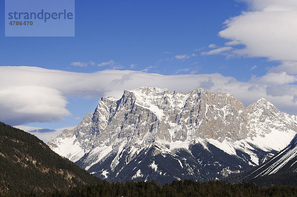 Zugspitze  Bayern  Deutschland  gesehen von Tirol  Österreich  Europa