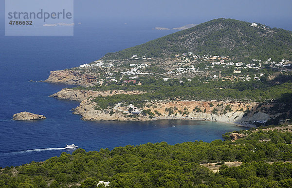 Küste bei Mirador del Savinar  Ibiza  Pityusen  Balearen  Spanien  Europa