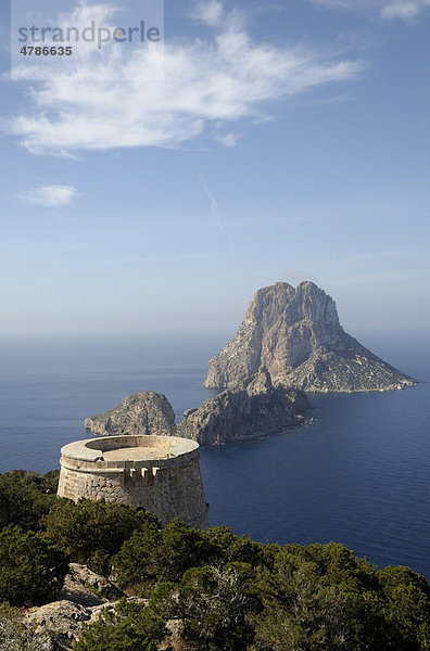 Torre del Pirata und die Inseln Es Vedranell und Es Vedr·  Ibiza  Pityusen  Balearen  Spanien  Europa