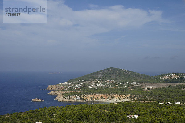 Küste bei Mirador del Savinar  Ibiza  Pityusen  Balearen  Spanien  Europa