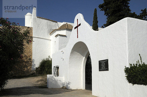 Wehrkirche  Kirchhügel Puig d'en Missa  Santa Eul·ria des Riu  Ibiza  Pityusen  Balearen  Spanien  Europa