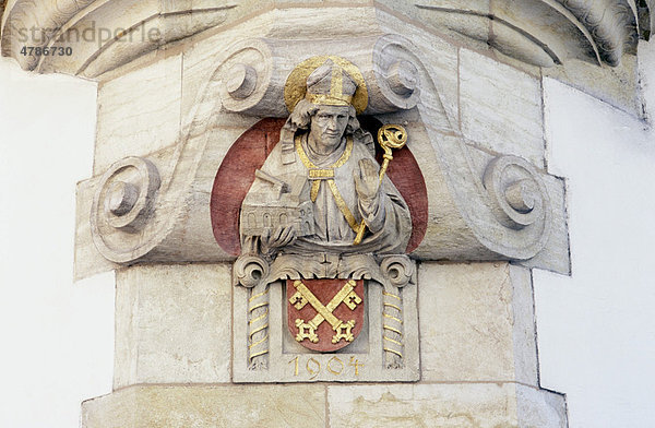 Heiligenfigur am Bischofshof  Regensburg  Oberpfalz  Bayern  Deutschland  Europa