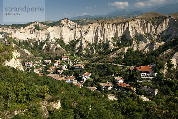 Sandfarbene Felsen bei Melnik  Weinanbaugebiet  Süd-Bulgarien  Europa