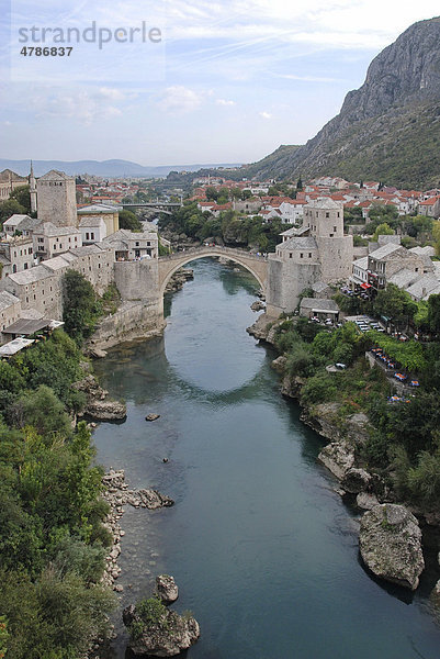 Altstadt  Stari most  Alte Brücke  Mostar  Herzegowina  Bosnien-Herzegowina  Europa