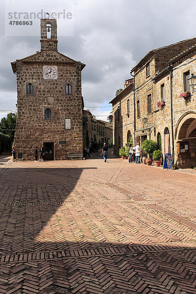 Piazza Pretorio und Palazetto dell'Archivio  13. Jh.  im mittelalterlichen Dorf Sovana  Provinz Grosseto  Toskana  Italien  Europa