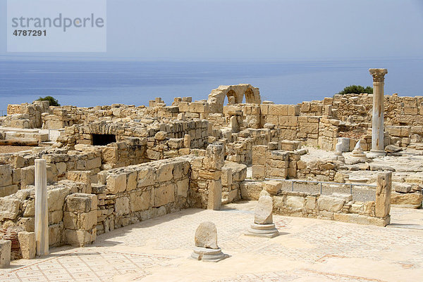 Archäologie  Antike  Ausgrabungsstätte  Säulen und Mauern  frühchristliche Basilika  Kourion  Kurion  Episkopi bei Limassol  Südzypern  Republik Zypern  Mittelmeer  Europa