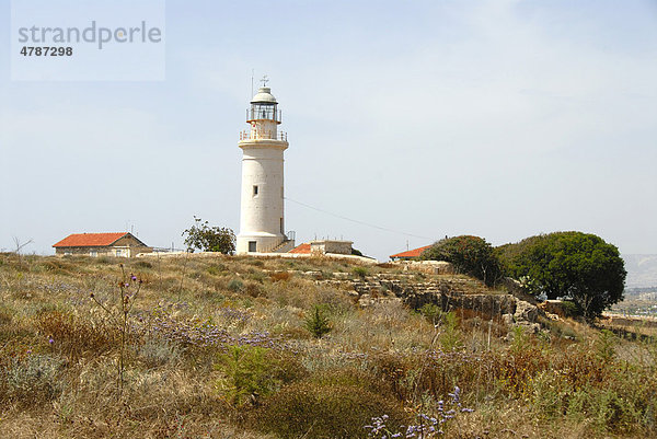 Leuchtturm  nahe der Königsgräber von Nea Paphos  Pafos  Südzypern  Republik Zypern  Mittelmeer  Europa