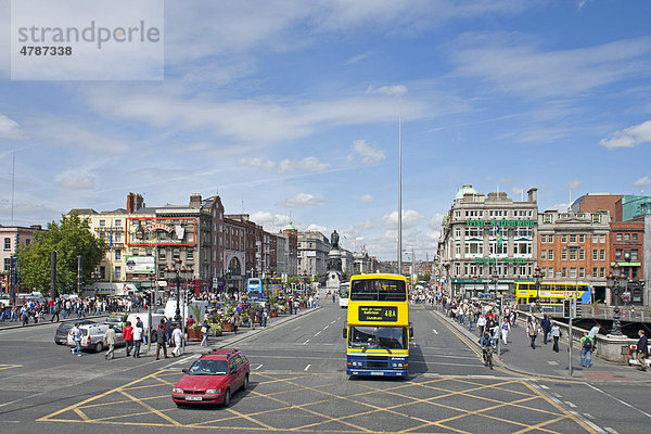 O'Connell Bridge und O'Connell Street  Dublin  Republik Irland  Europa
