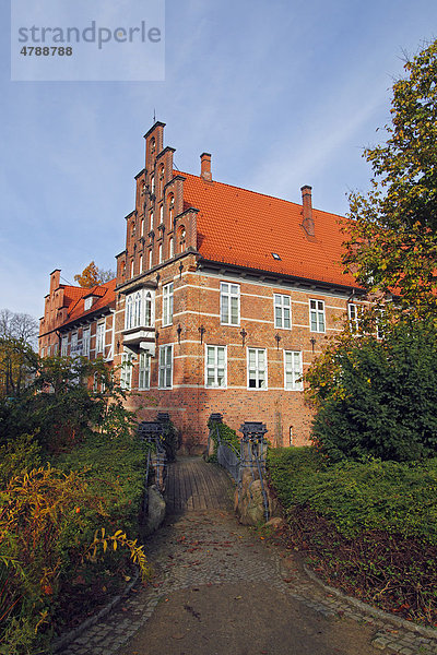 Schloss Bergedorf  Bergedorfer Schloss  im Herbst  Stadtteil Bergedorf  Hansestadt Hamburg  Deutschland  Europa