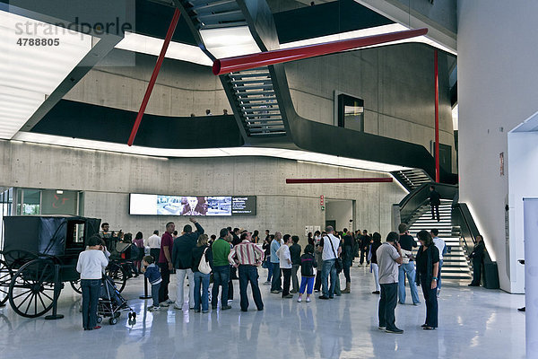 Innenansicht  MAXXI Nationalmuseum der Künste des 21. Jahrhunderts  von Zaha Hadid entworfen  Rom  Latium  Italien  Europa