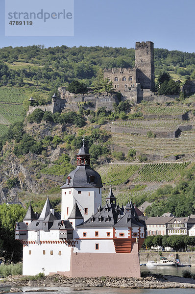 Zollburg Pfalzgrafenstein bei Kaub  dahinter Burg Gutenfels  UNESCO Welterbe Oberes Mittelrheintal  Rheinland-Pfalz  Deutschland  Europa