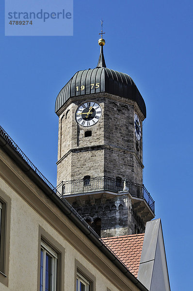 Turm der Stadtpfarrkirche Mariae Himmelfahrt  Weilheim  Bayern  Deutschland  Europa