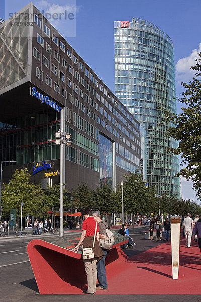 Der am 10. September 2010 in Berlin eröffnete Boulevard der Stars  hinten das Sony Center und das Hochhaus der DB Deutsche Bahn  Potsdamer Platz  Berlin  Deutschland  Europa