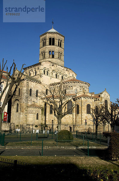 Abteikirche von Saint Austremoine in Issoire  eine der fünf größten romanischen Kirchen der Auvergne  Frankreich  Europa