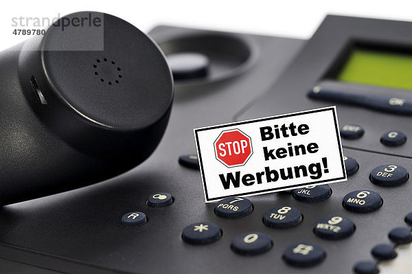 Telefon und Schild Bitte keine Werbung  unerlaubte Telefonwerbung