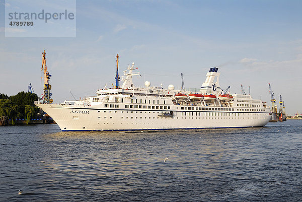Kreuzfahrtschiff MS Astor zu den Cruise Days im Hamburger Hafen  Hamburg  Deutschland  Europa
