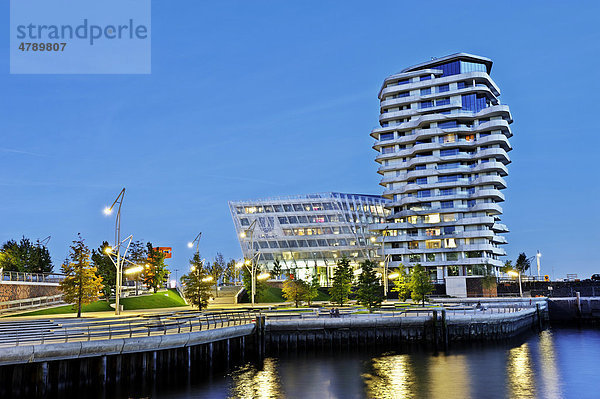 Marco-Polo-Tower und Unileverzentrale am Strandkai in der Hafencity von Hamburg  Deutschland  Europa