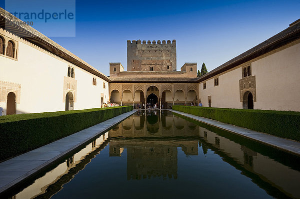 Patio de los Arrayanes  Alhambra  Granada  Andalusien  Spanien  Europa