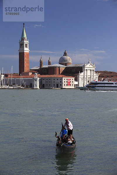 Kirche San Giorgio Maggiore mit Gondoliere  Venedig  Venetien  Italien  Europa