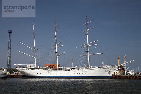 Gorch Fock  Segelschiff  Museumsschiff  ehemals Schulschiff  Hafen  Stralsund  Unesco Weltkulturerbestätte  Mecklenburg-Vorpommern  Deutschland  Europa