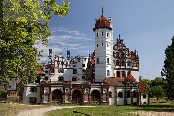 Schloss Basedow  Mecklenburgische Schweiz  Mecklenburg-Vorpommern  Deutschland  Europa