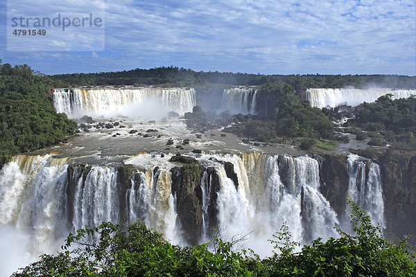 Iguaz_-Wasserfälle  UNESCO Welterbe  Fluss Iguazu  Nationalpark Iguaz_  Parana  Brasilien  Südamerika  Amerika