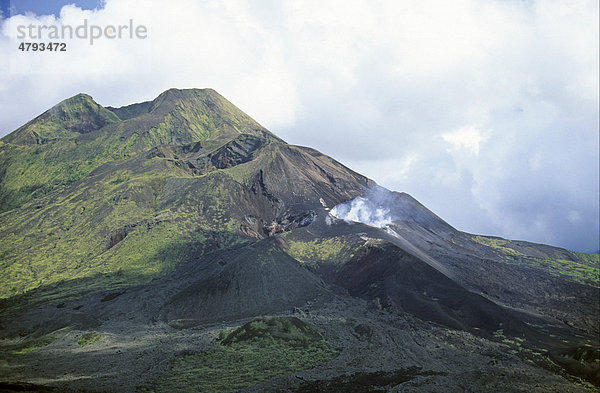 Vulkan  aufsteigender Dampf von Vulkan  Kintamani  Bali  Indonesien