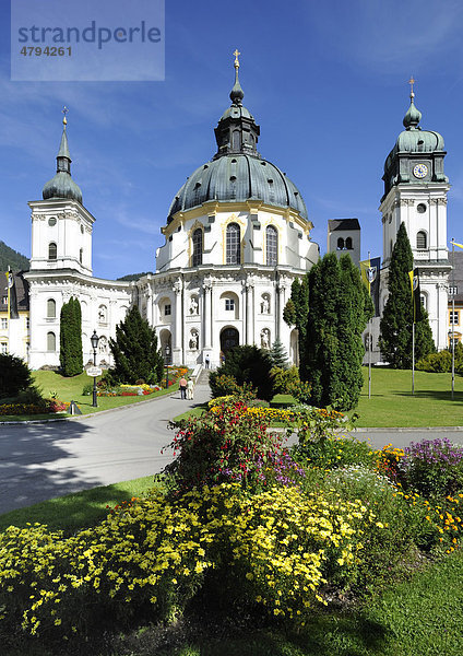 Kloster Ettal  Klosterkirche und Innenhof  Oberbayern  Bayern  Deutschland  Europa