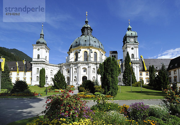 Kloster Ettal  Klosterkirche und Innenhof  Oberbayern  Bayern  Deutschland  Europa