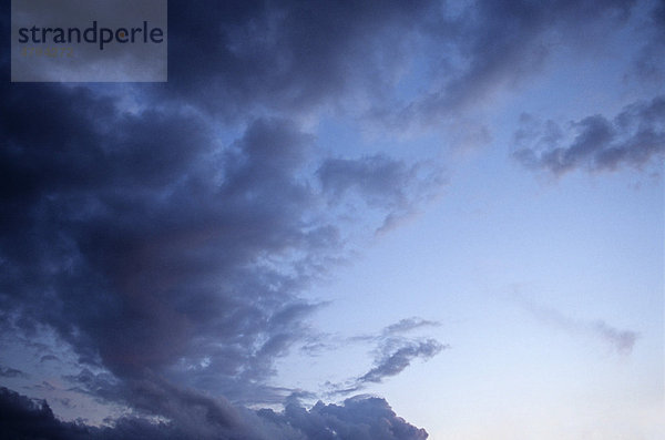 Schleierwolken am Abendhimmel