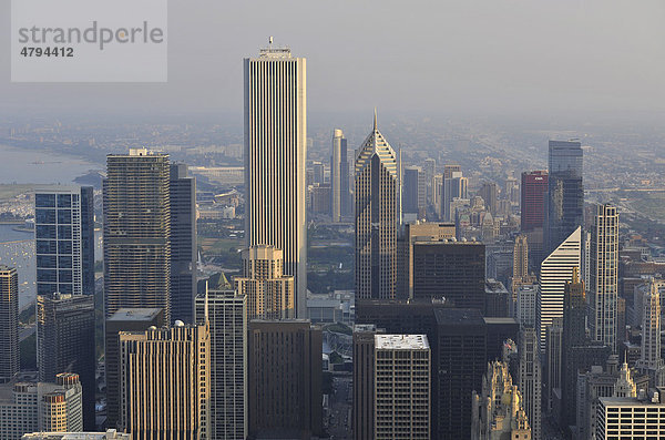 Blick auf Two Prudential Plaza  Aon Center  Tribune Tower  Wrigley Building Wolkenkratzer  Chicago  Illinois  Vereinigte Staaten von Amerika  USA
