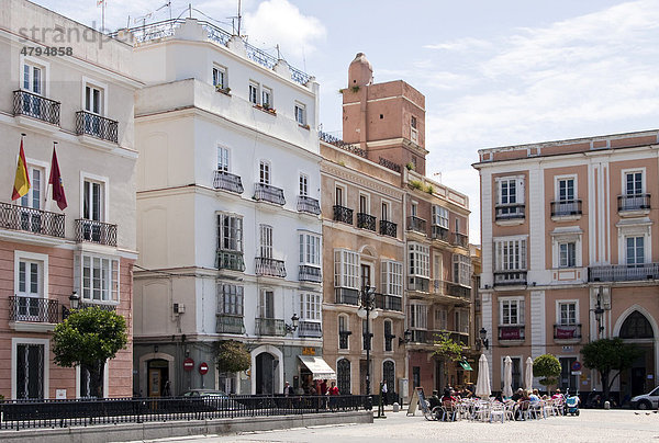 Plaza de San Antonio in der andalusischen Hafenstadt Cadiz  Spanien  Europa