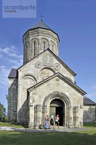 Bischofskirche aus dem 11. Jahrhundert  Nikortsminda  Ratscha-Letschumi  Georgien  Vorderasien
