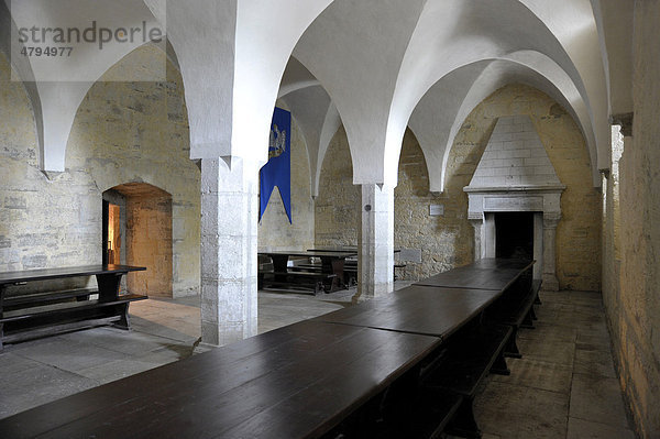 Schlafsaal der Mönche der Bischofsburg  Burgmuseum  Ahrensburg  Adlerburg  Kuressaare  Insel Saaremaa  Estland  Baltikum  Nordeuropa