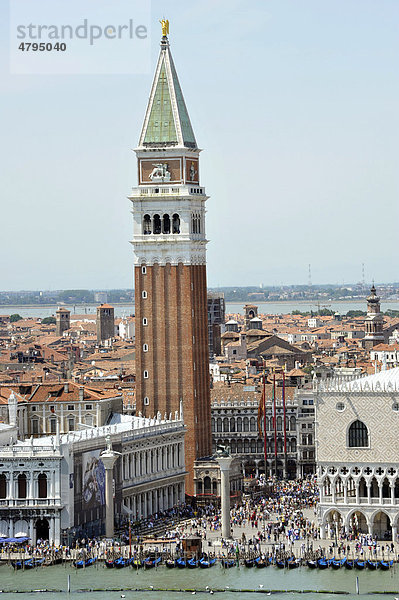 Markusturm  Campanile  Museo Archeologico und Dogenpalast  Markusplatz  Piazza San Marco  Venezia  Venedig  Italien  Europa